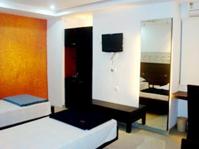 Hiland Inn Calcutta Extérieur photo