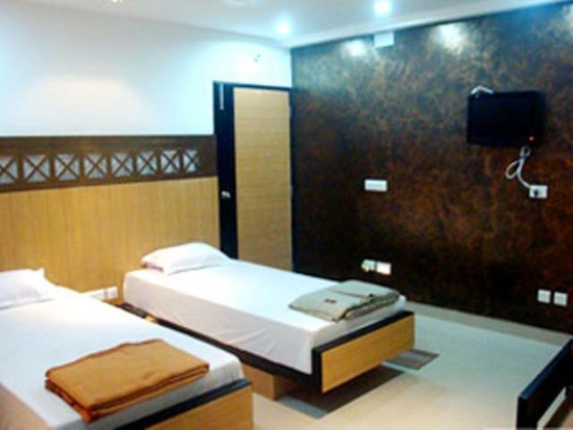 Hiland Inn Calcutta Extérieur photo