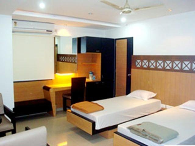 Hiland Inn Calcutta Extérieur photo