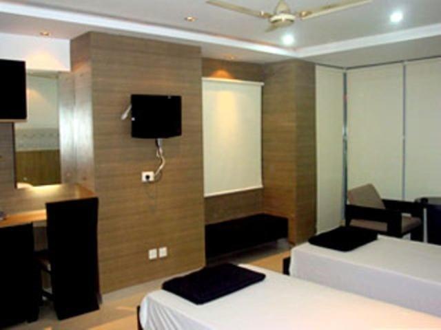 Hiland Inn Calcutta Extérieur photo