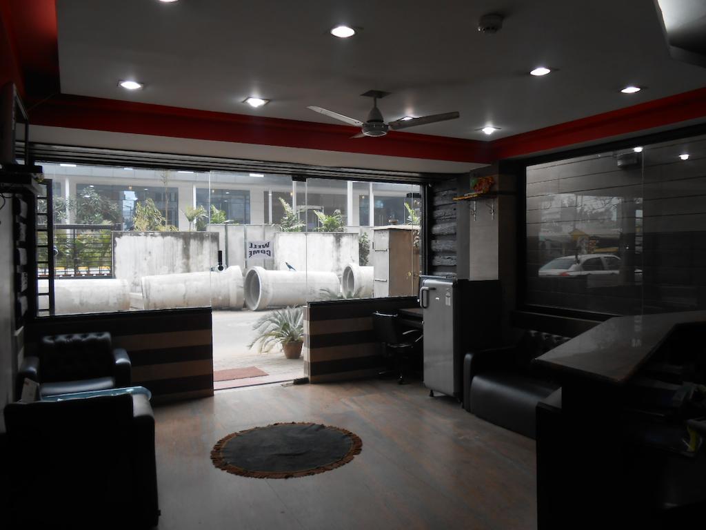 Hiland Inn Calcutta Extérieur photo