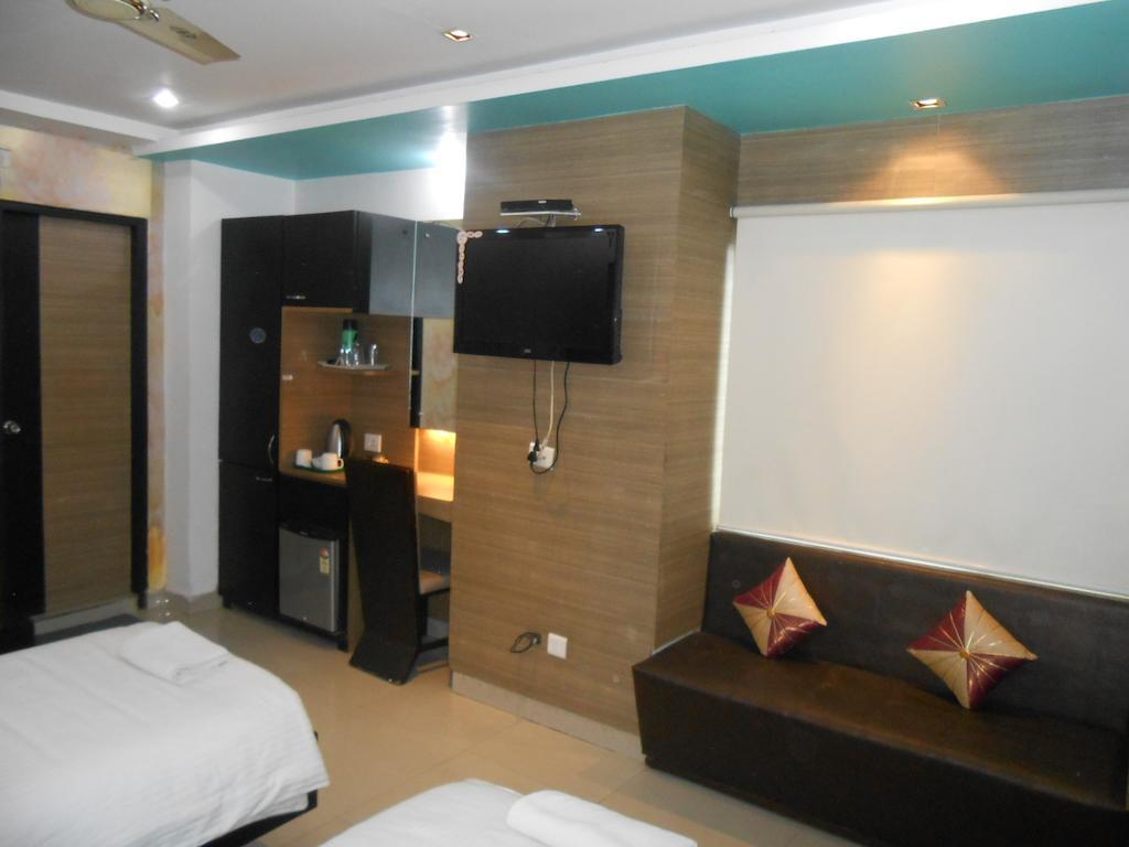 Hiland Inn Calcutta Extérieur photo